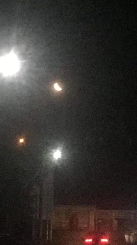 Dân mạng Việt Nam đua nhau khoe ảnh chụp siêu hoa trăng máu-11