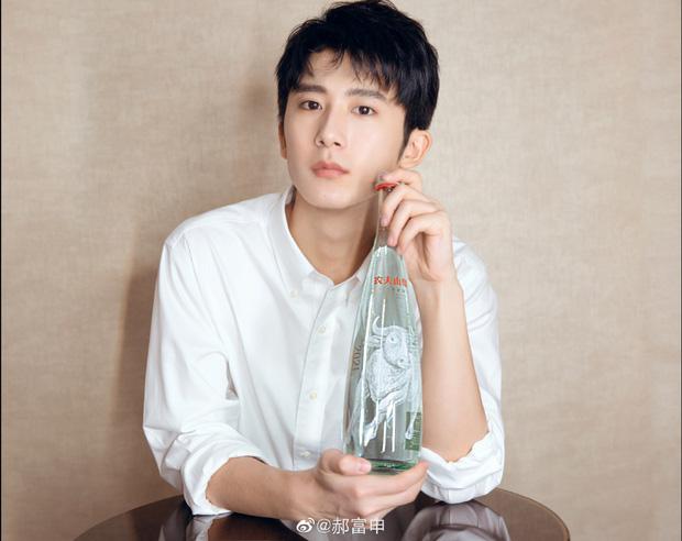 Drama ngoại tình: Mỹ nam 1999 lộ ảnh hẹn hò gái lạ, bà cả ngã ngửa vì uất ức-7