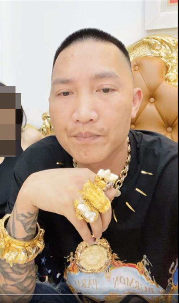 Chỉ trích Trấn Thành chuyện từ thiện, Huấn Hoa Hồng dùng ngôn ngữ tục tĩu-5