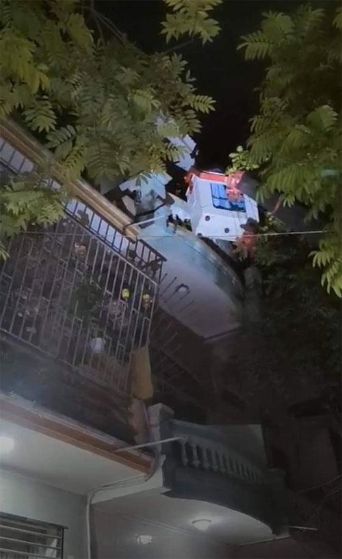 Bắc Giang: Điều xe cẩu cưỡng chế F1 cố thủ trong nhà, không chịu đi cách ly-2