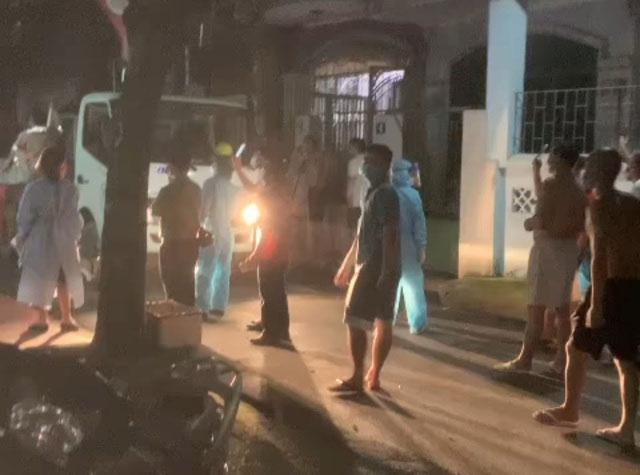 Bắc Giang: Điều xe cẩu cưỡng chế F1 cố thủ trong nhà, không chịu đi cách ly-3