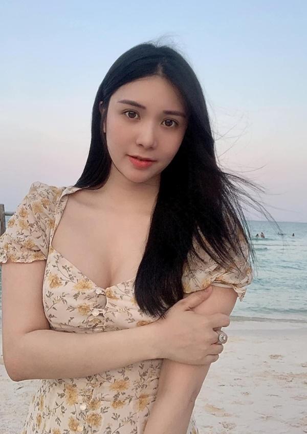 Sau vai cô nàng tiểu tam Vân Điệp trong Người phán xử, Thanh Bi mới đóng thêm một bộ phim truyền hình là Bão ngầm.