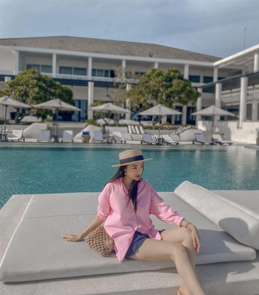 Kiểu sơ mi đơn điệu được lòng cả celeb hạng A lẫn fashionista đình đám!-1