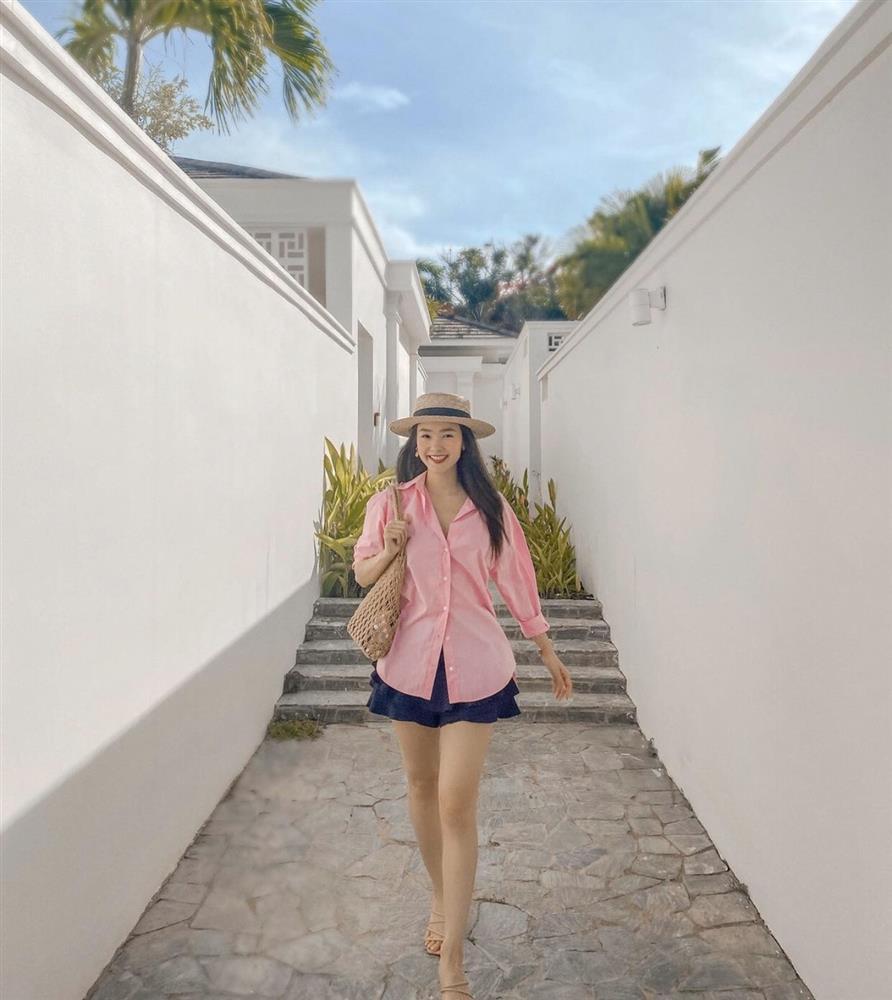 Kiểu sơ mi đơn điệu được lòng cả celeb hạng A lẫn fashionista đình đám!-2