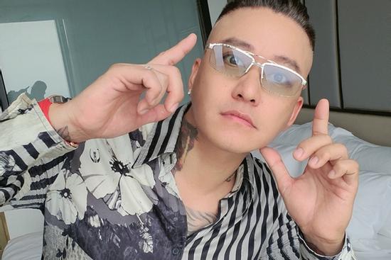 Tuấn Hưng đuổi thẳng kẻ chất vấn: 'Sao không bỏ tiền túi từ thiện?'