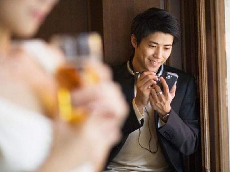 Say nắng đồng nghiệp rồi kêu chán vợ, thanh niên bị hội anh em giáo huấn nghe mà chất-1