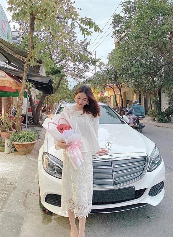 Gái xinh kể chuyện yêu 6 tháng được bạn trai tặng Mẹc bạc tỷ, còn cho tiền làm mũi-1