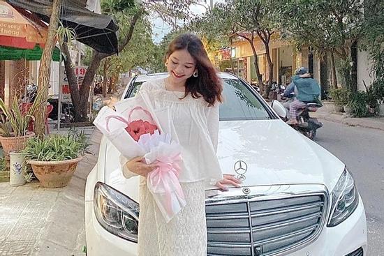 Gái xinh kể chuyện yêu 6 tháng được bạn trai tặng Mẹc bạc tỷ, còn cho tiền làm mũi