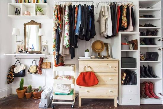 Bạn có treo quần áo đúng cách?