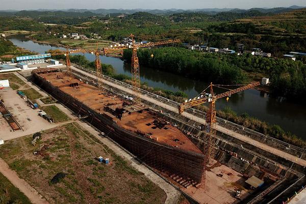 Đàn voi hoang dã đi lạc vào thị trấn ở Trung Quốc-1