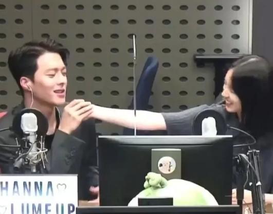 Hyeri bị chỉ trích vì cử chỉ tình tứ với Jang Ki Young-3