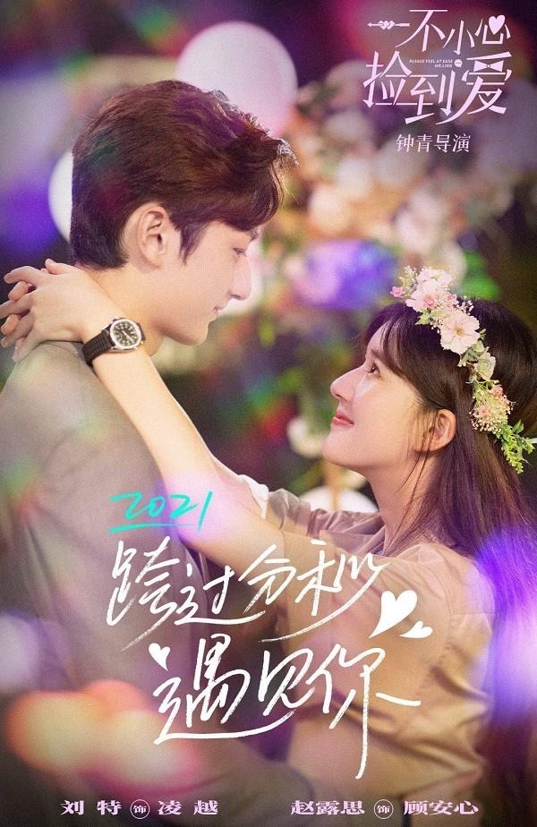 Lộ cảnh 18+ của Triệu Lộ Tư, nam đồng nghiệp hôn lên môi rồi còn hôn lên ngực-9