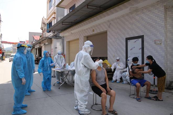 Bắc Giang: 98 người ở 3 thôn có kết quả test nhanh dương tính SARS-CoV-2-1