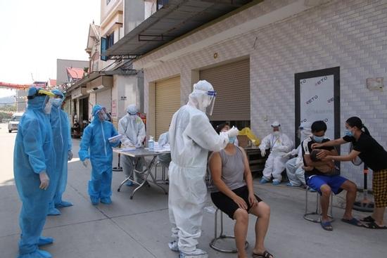 Bắc Giang: 98 người ở 3 thôn có kết quả test nhanh dương tính SARS-CoV-2