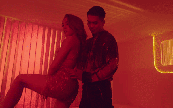 2 MV của vợ chồng BigDaddy và Emily bay khỏi YouTube vì... quá nóng?-2