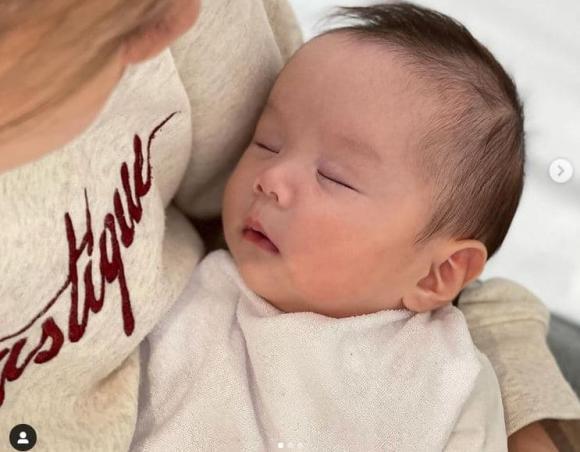 Tình đồng giới đăng ảnh mới nhất của con An Nguy: Xinh xắn và giống mẹ-5