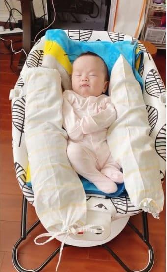 Tình đồng giới đăng ảnh mới nhất của con An Nguy: Xinh xắn và giống mẹ-7