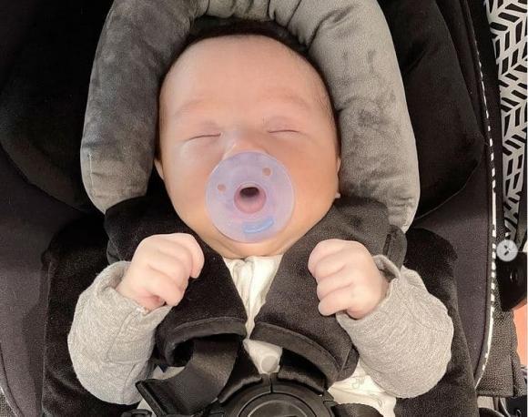 Tình đồng giới đăng ảnh mới nhất của con An Nguy: Xinh xắn và giống mẹ-10