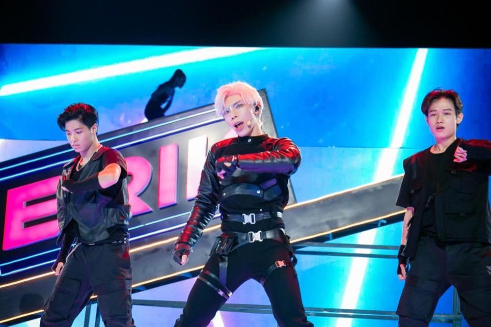 Erik bị tố đạo nhái EXO và The Boyz, netizen tiện nhắc phốt sao chép Jennie?-8