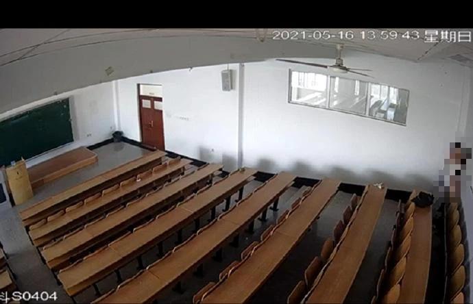 Rò rỉ video đôi sinh viên quan hệ trên giảng đường, cô gái dính tin đồn tự sát-1