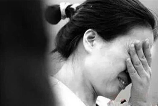 Con trai bị thiếu niên dìm chết, mẹ phẫn nộ tạt axit trả thù