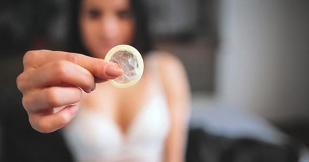 Pha lươn lẹo đỉnh cao của chàng trai khi bị bạn gái phát hiện vật thể lạ trong gầm giường-2