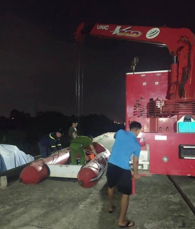 Thầy giáo để lại SH nhảy cầu ở Hà Tĩnh: Tìm thấy thi thể có 3 vết đạn trên đầu-2