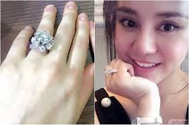 Vy Oanh giàu có nhưng cũng đầy ồn ào phủ sóng khắp showbiz-7