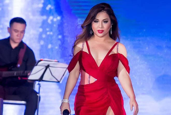 Vy Oanh giàu có nhưng cũng đầy ồn ào phủ sóng khắp showbiz-13