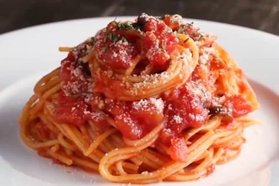 Tự làm món mì spaghetti sốt cà chua kiểu Nhật