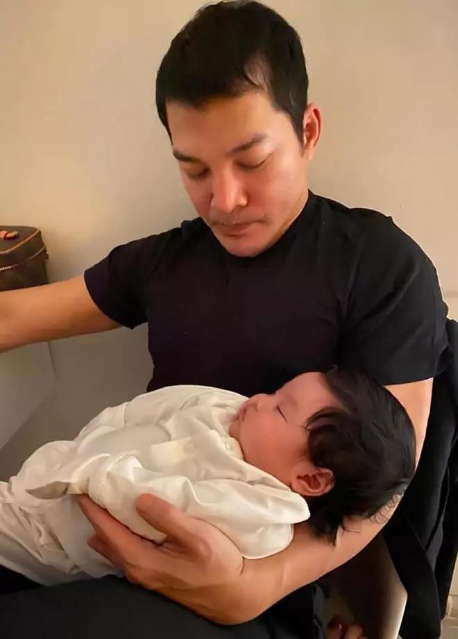 Trần Bảo Sơn bất ngờ khoe con gái thứ 2, không ai biết anh tái hôn lúc nào!-5