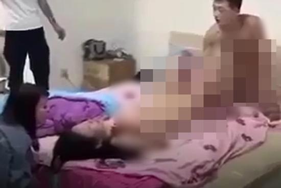 Sự thật gây sốc vụ đánh ghen chưa từng có, ép 'quan hệ' trước mặt nhiều người