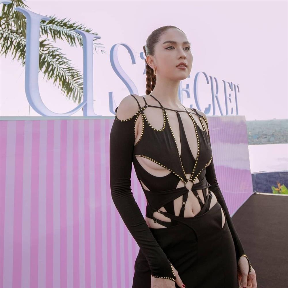 Ngọc Trinh tạo dáng bốc lửa nhưng lộ chi tiết nhạy cảm vì đạo cụ phản chủ-5