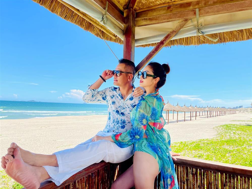 Chồng hoa hậu Jennifer Phạm gây ngỡ ngàng với đầu không tóc-2