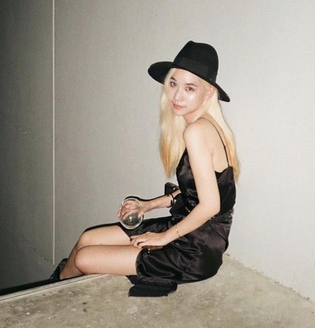 Nanno Cô Gái Đến Từ Hư Vô: Trong phim ma mị, ngoài đời thả rông-2