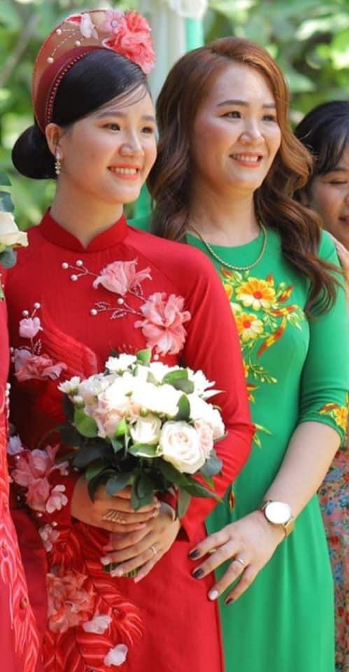 Xôn xao bức ảnh mẹ và con gái giống nhau như 2 giọt nước-1