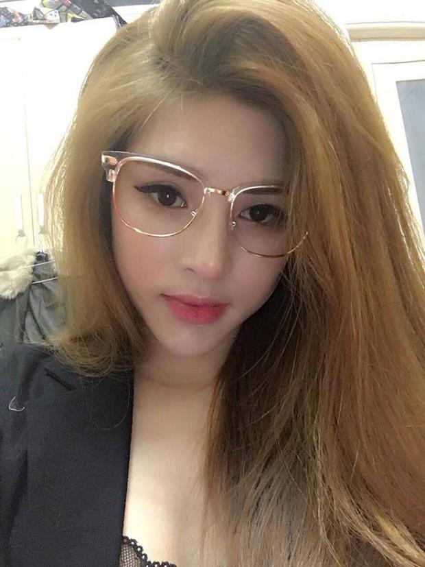 Cận cảnh nhan sắc xinh đẹp vợ hot girl của HLV Rap Việt LK-5