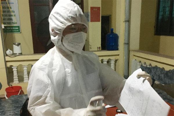 Clip: Bác sĩ ép tim liên tục, giành giật sự sống cho bệnh nhân Covid-19-3