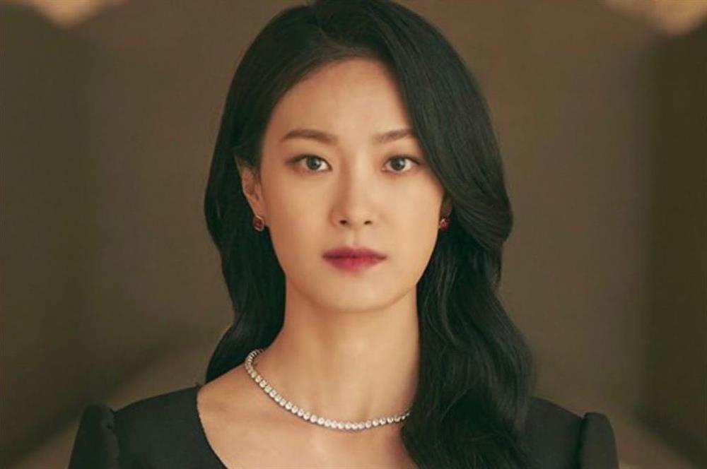 Tiểu tam có vẻ đẹp lệch chuẩn trong Mine-1