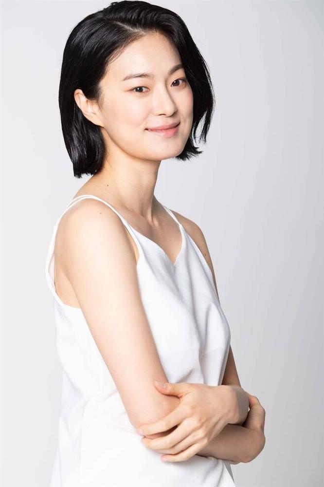 Tiểu tam có vẻ đẹp lệch chuẩn trong Mine-8