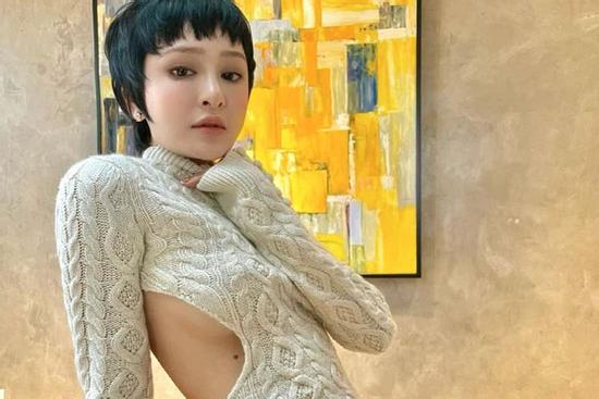 Hiền Hồ diện áo crochet khoe vòng 1 nhưng nốt ruồi ở vị trí 'ứ ừ' mới chiếm spotlight
