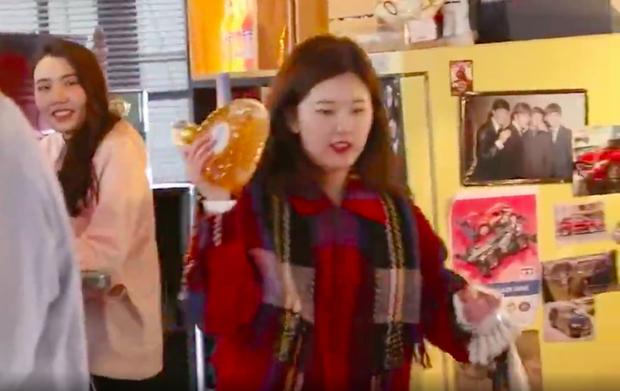 Triệu Lộ Tư bị tóm sống ăn cắp rồi bỏ chạy khỏi phim trường-4