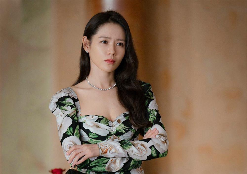 Son Ye Jin trẻ xinh là thế nhưng cứ đánh son đỏ là bị dìm thậm tệ-3