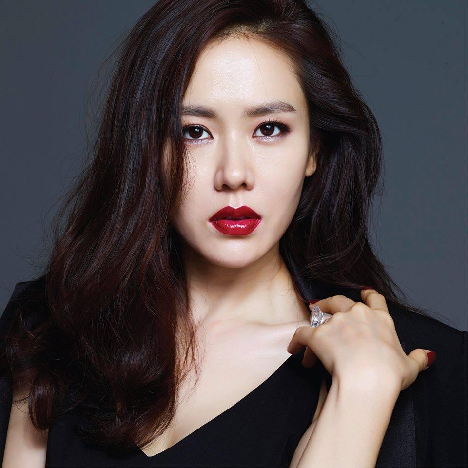 Son Ye Jin trẻ xinh là thế nhưng cứ đánh son đỏ là bị dìm thậm tệ-9