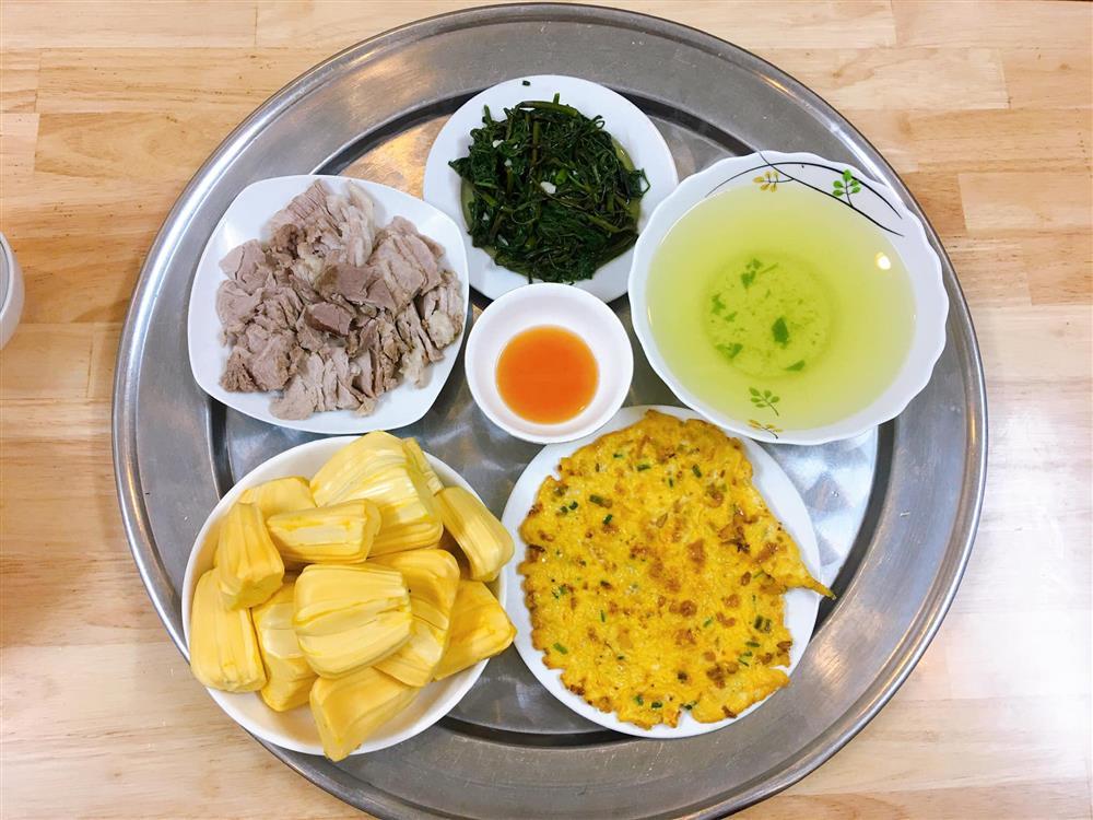 Mâm cơm 4 người ăn mùa dịch, nhìn là mê, khỏi nghĩ nay ăn món gì-3