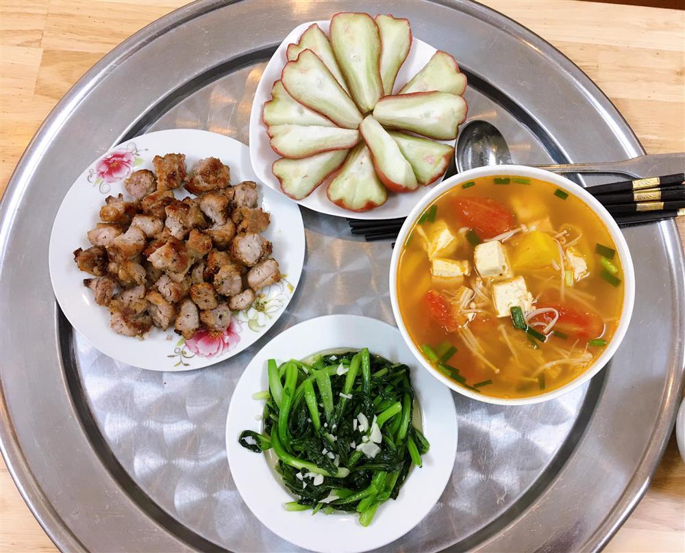 Mâm cơm 4 người ăn mùa dịch, nhìn là mê, khỏi nghĩ nay ăn món gì-6