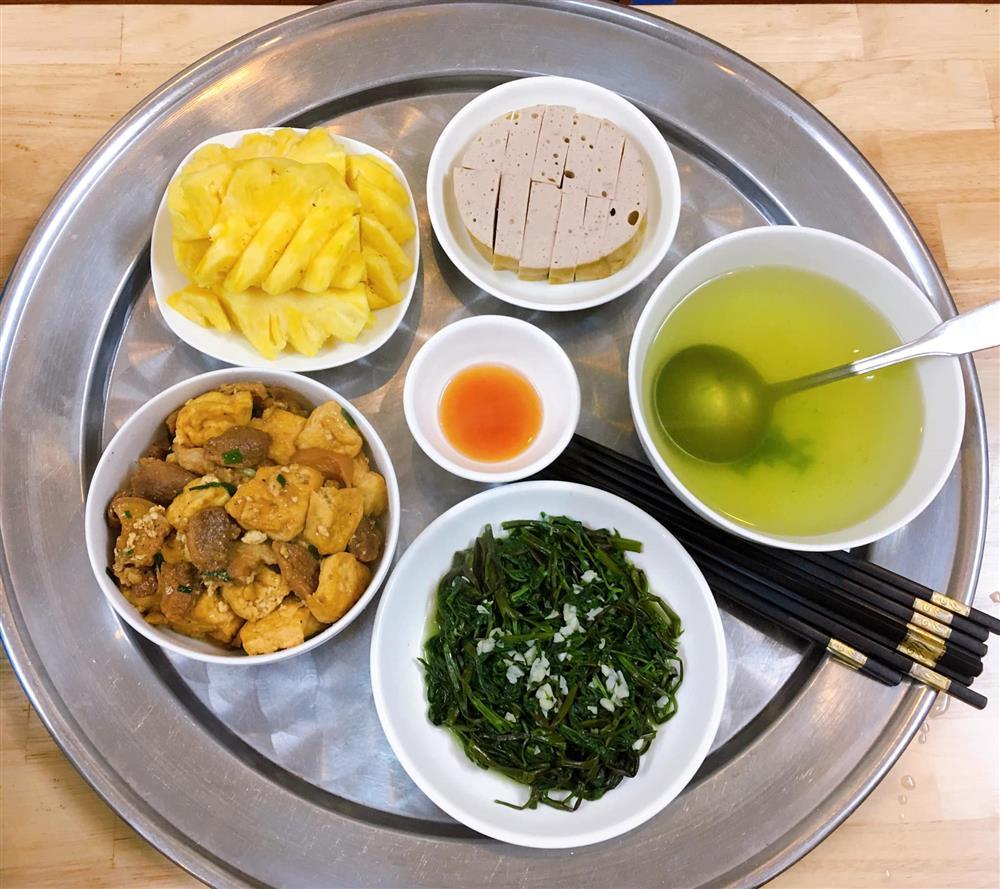 Mâm cơm 4 người ăn mùa dịch, nhìn là mê, khỏi nghĩ nay ăn món gì-10