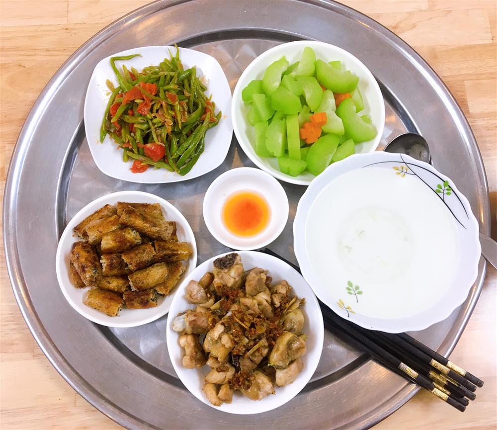 Mâm cơm 4 người ăn mùa dịch, nhìn là mê, khỏi nghĩ nay ăn món gì-9