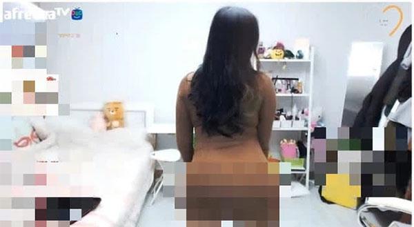 Streamer đình đám gây sốc khi chụp ảnh zoom bộ phận nhạy cảm-3