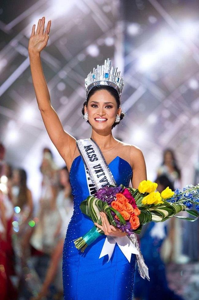 Pia Wurtzbach là Hoa hậu Hoàn vũ đầu tiên dưới trướng IMG, đăng quang năm 2015. Cô không được đánh giá quá cao từ nhan sắc tới hình thể, song nổi bật ở khả năng ứng xử.